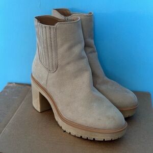 Size 8 boots hardly worn, great condition.